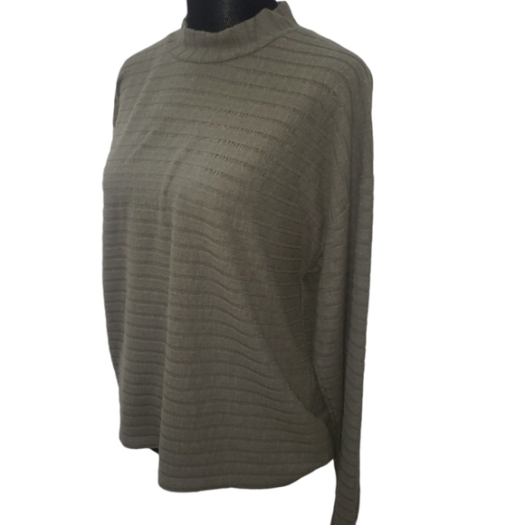 Hippie Rose Long-Sleeve Top Women's (Juniors). Size XL.  New With Tags. - Picture 2 of 6